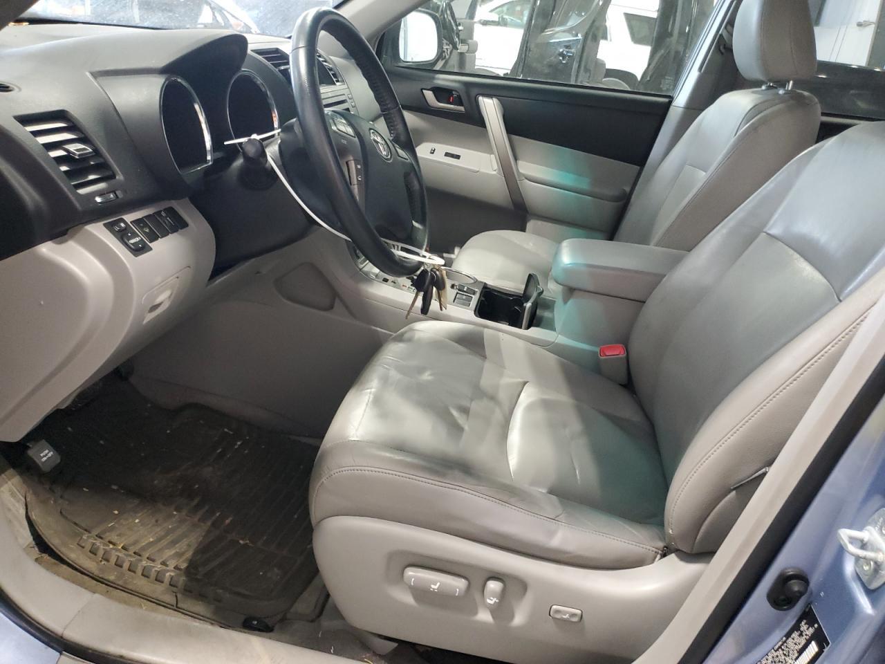 2010 TOYOTA HIGHLANDER
