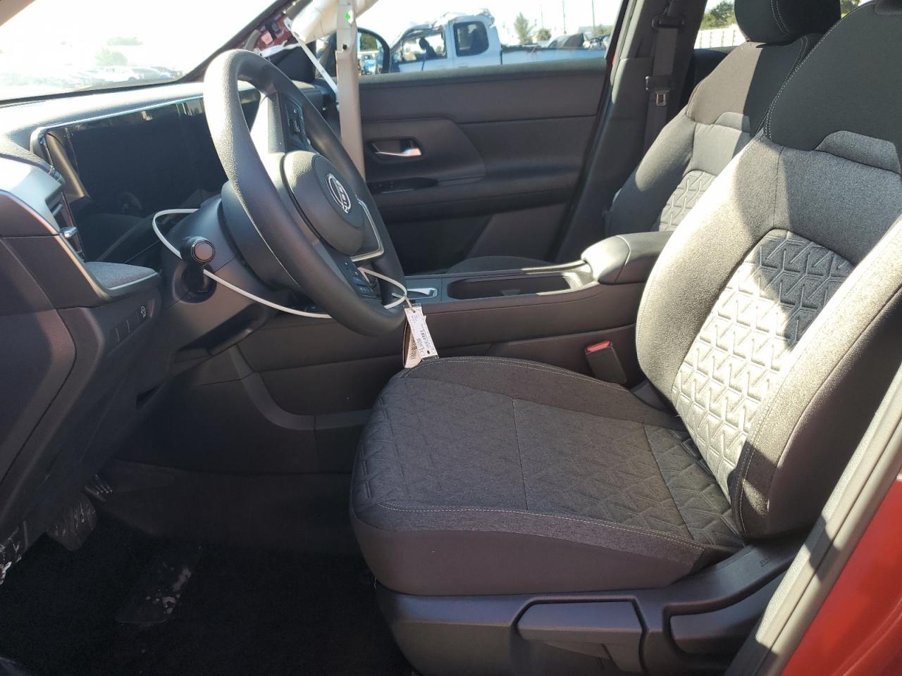 2025 NISSAN KICKS