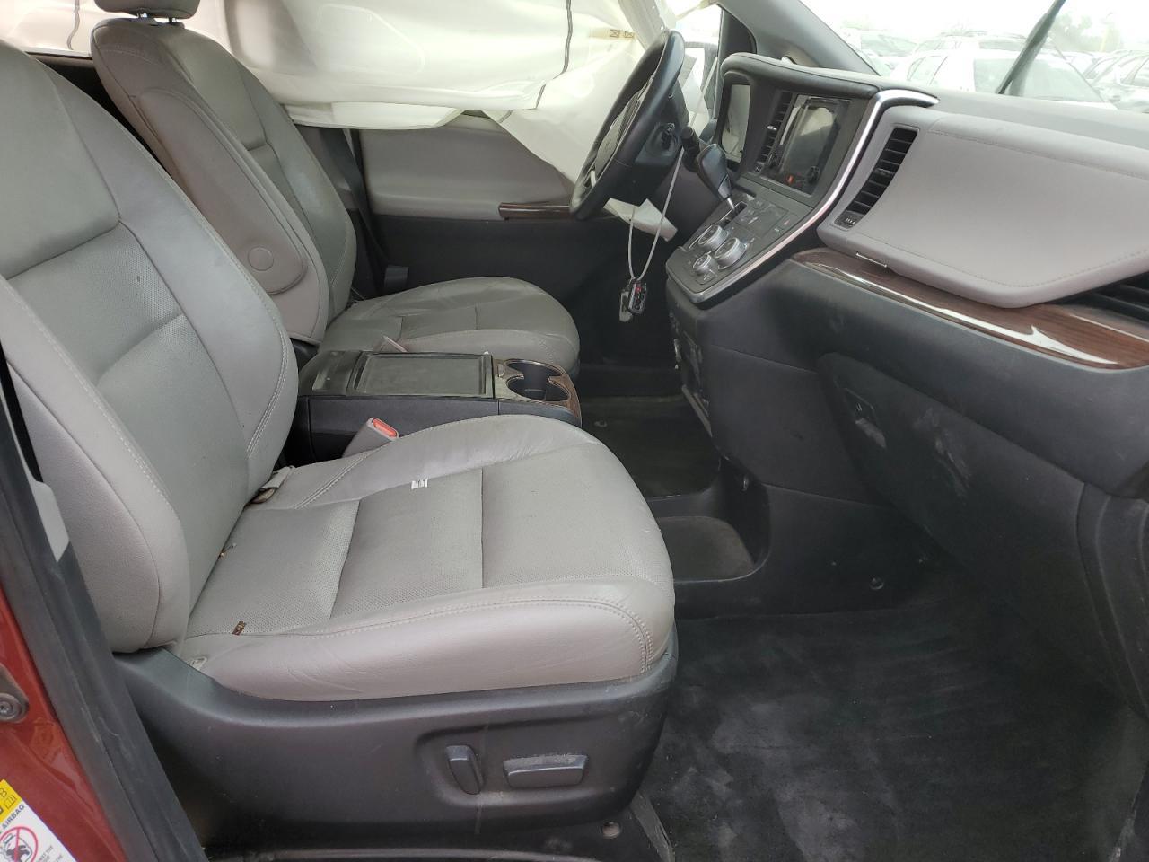 2015 TOYOTA SIENNA