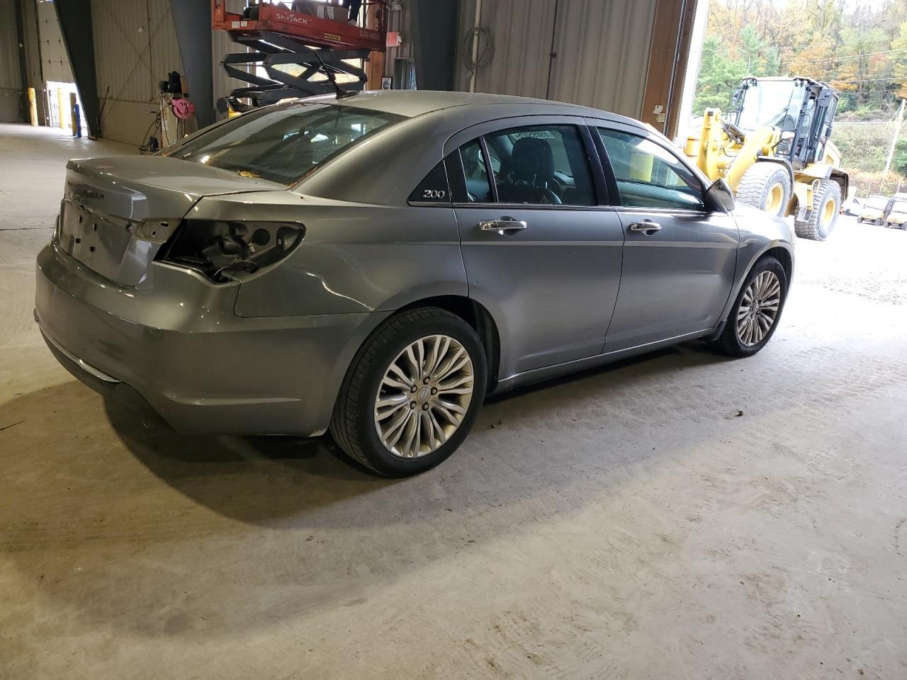 2011 CHRYSLER 200