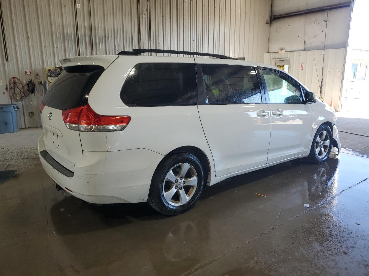 2014 TOYOTA SIENNA