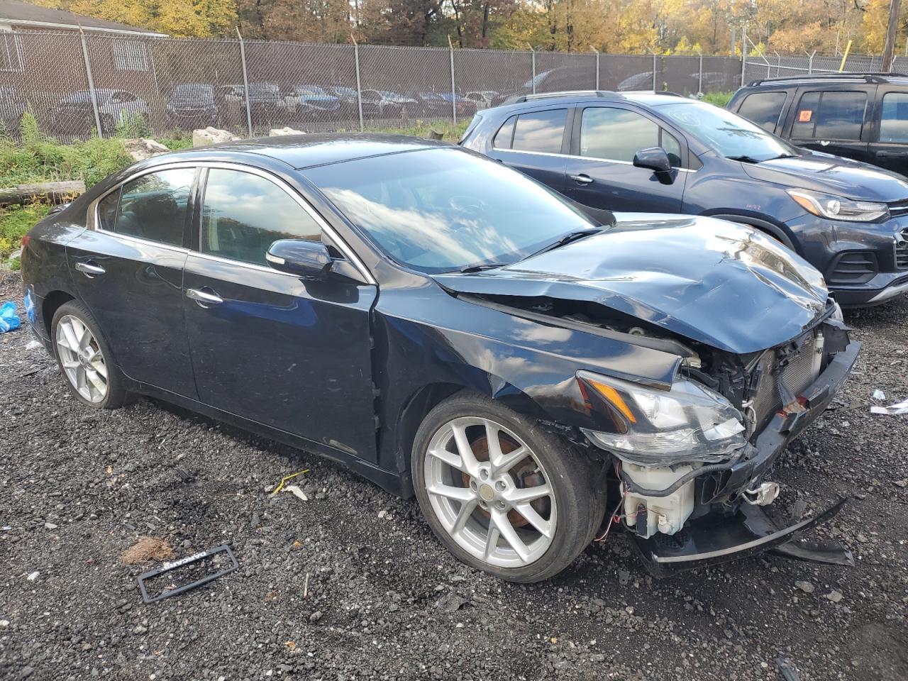 2011 NISSAN Maxima