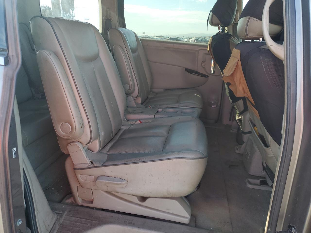 2011 NISSAN Quest