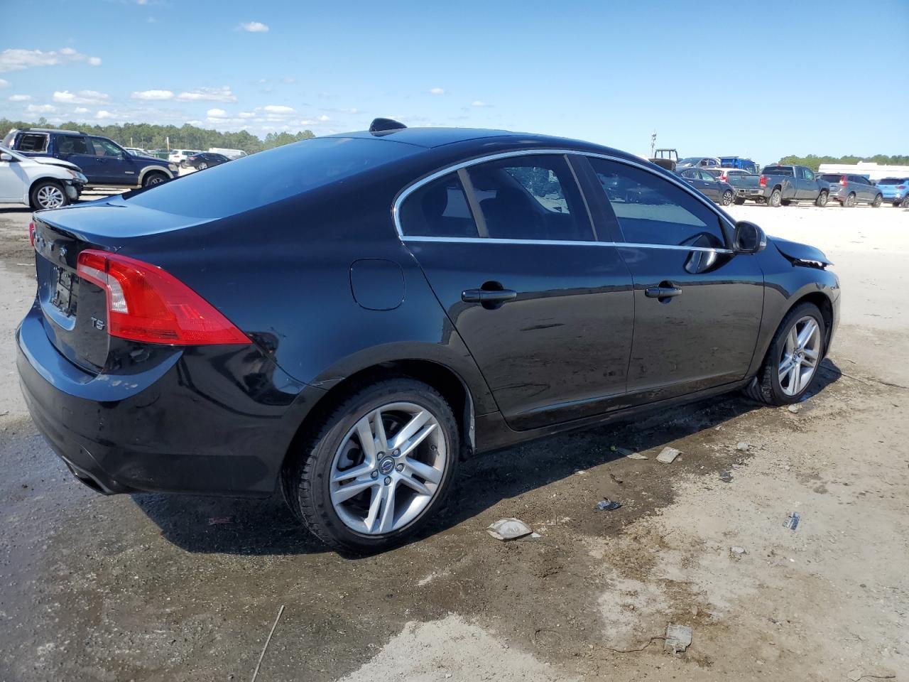 2015 VOLVO S60