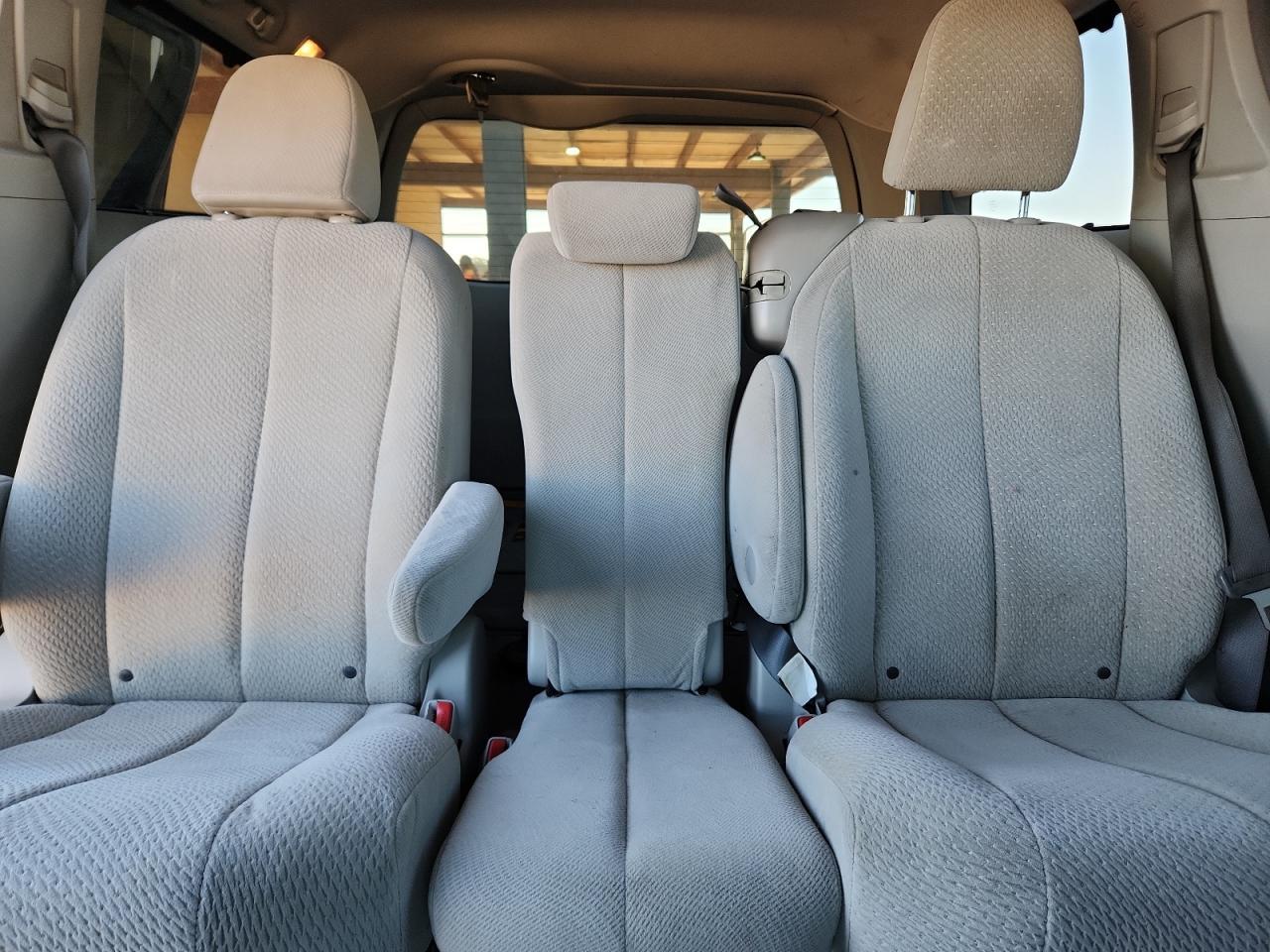 2011 TOYOTA SIENNA