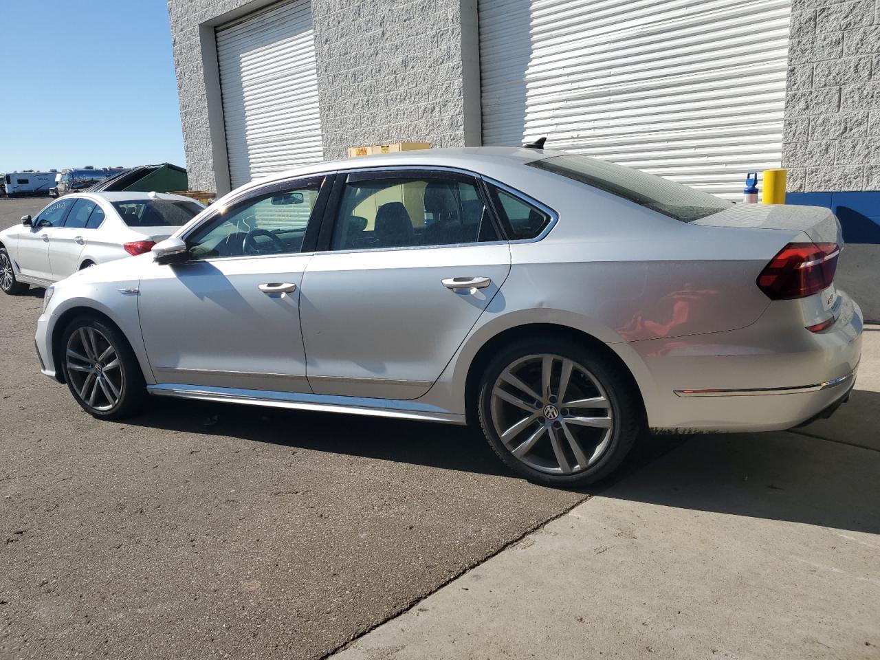 2017 VOLKSWAGEN Passat
