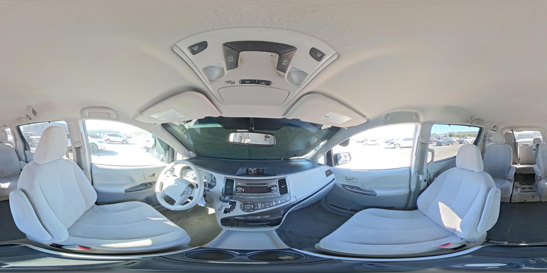 2013 TOYOTA SIENNA