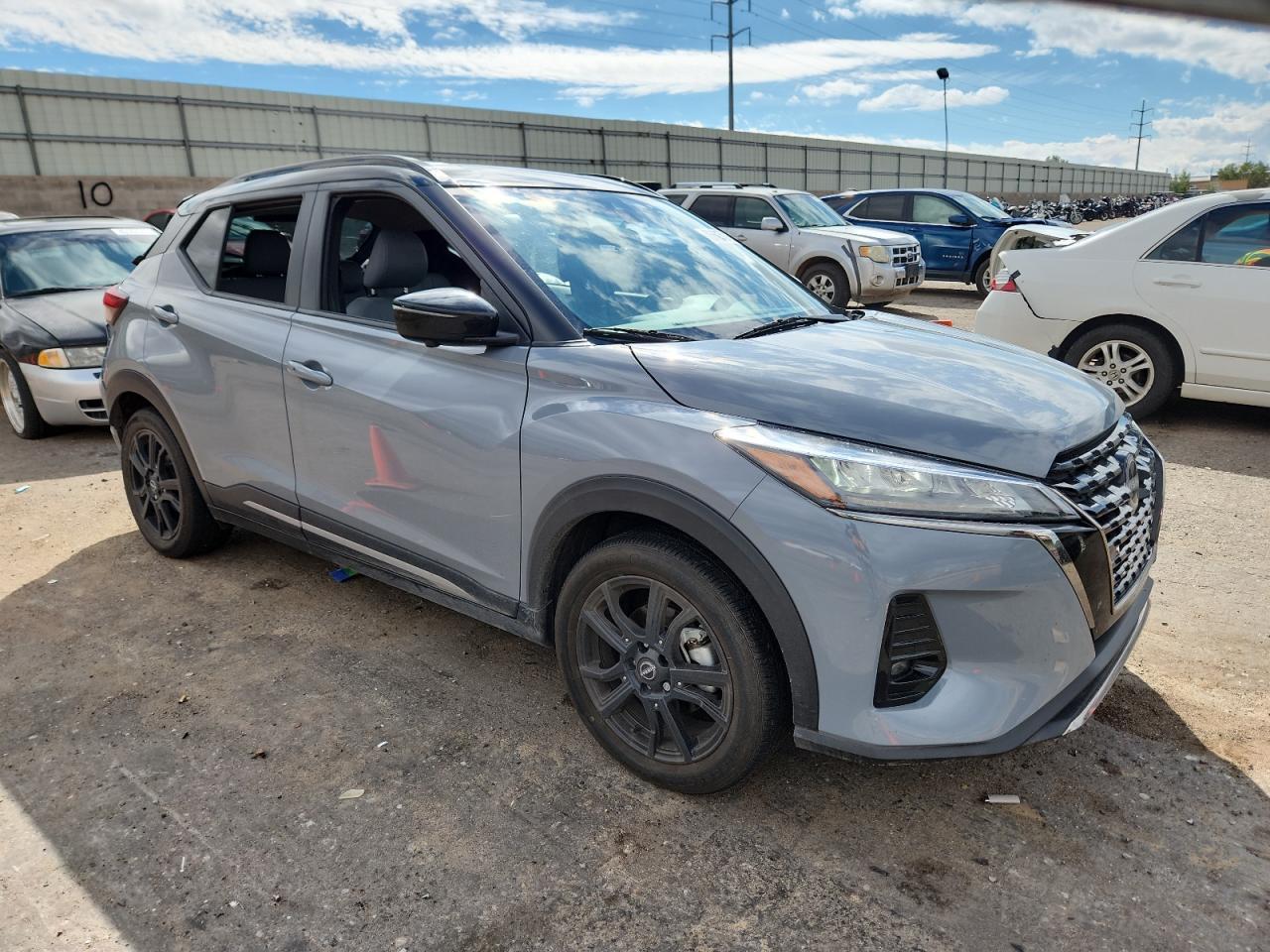 2023 NISSAN KICKS