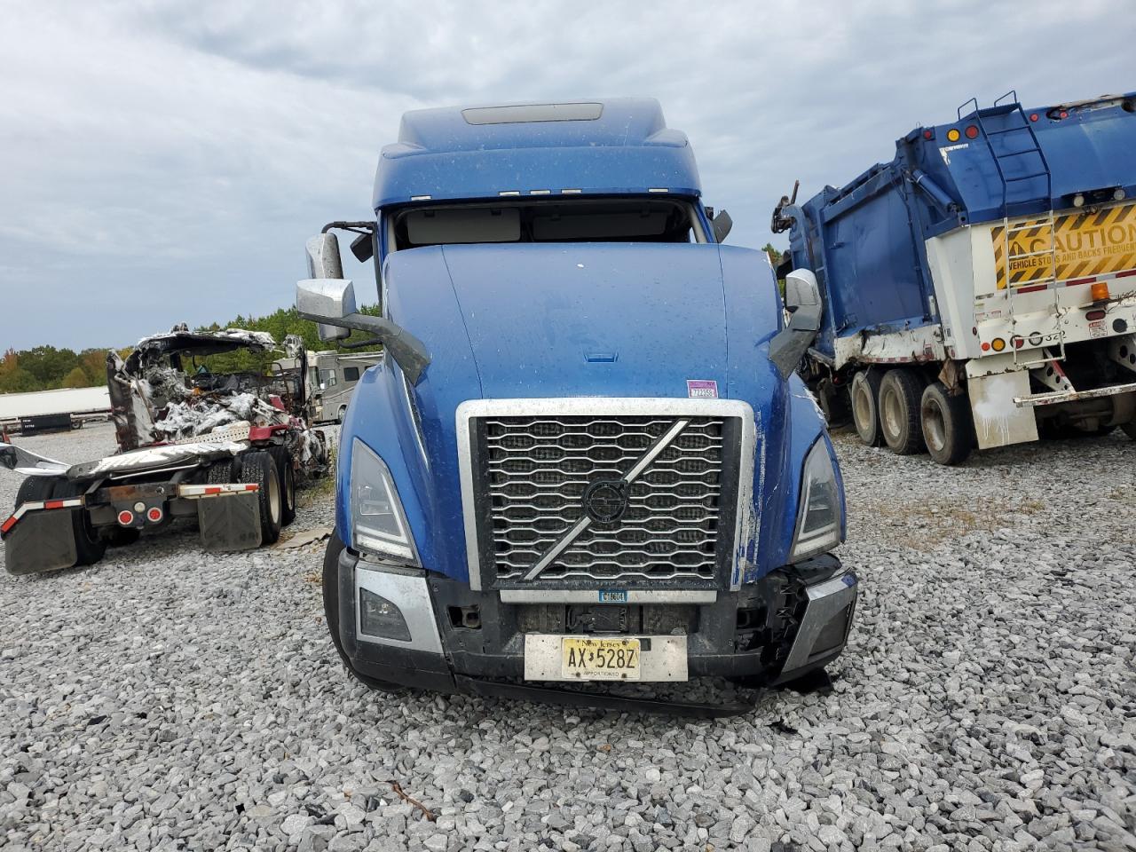 2023 VOLVO VNL