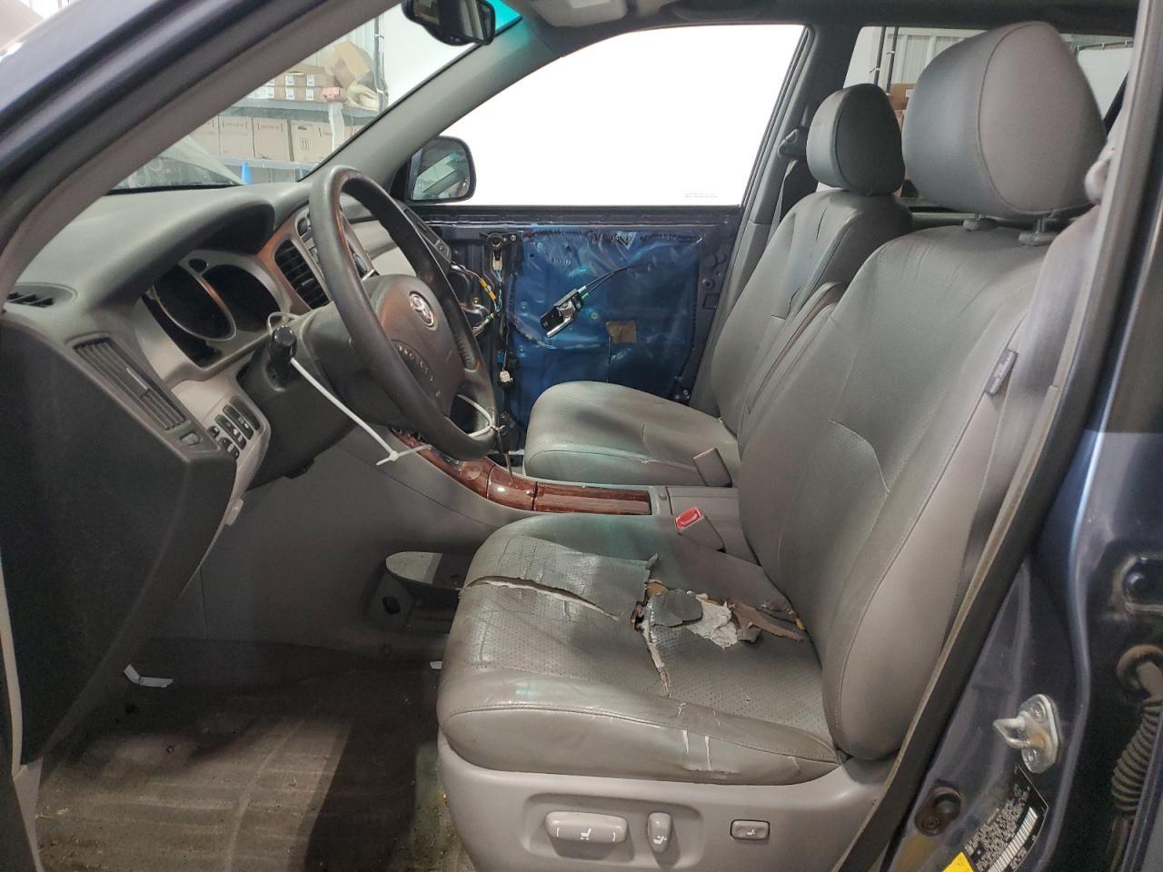 2004 TOYOTA HIGHLANDER