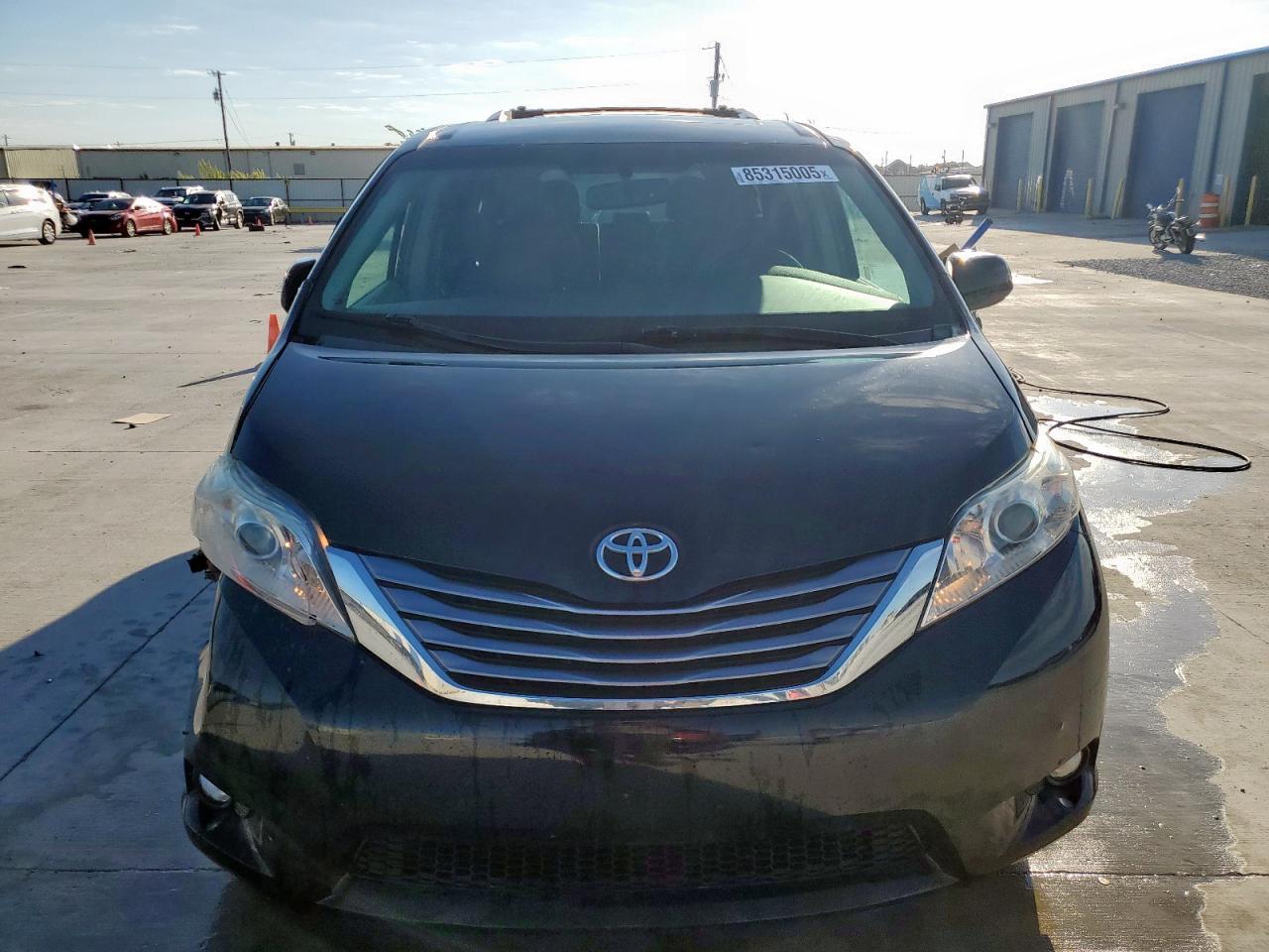 2015 TOYOTA SIENNA
