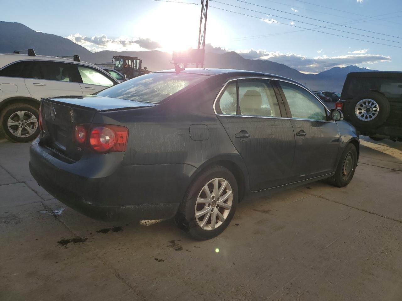 2010 VOLKSWAGEN JETTA