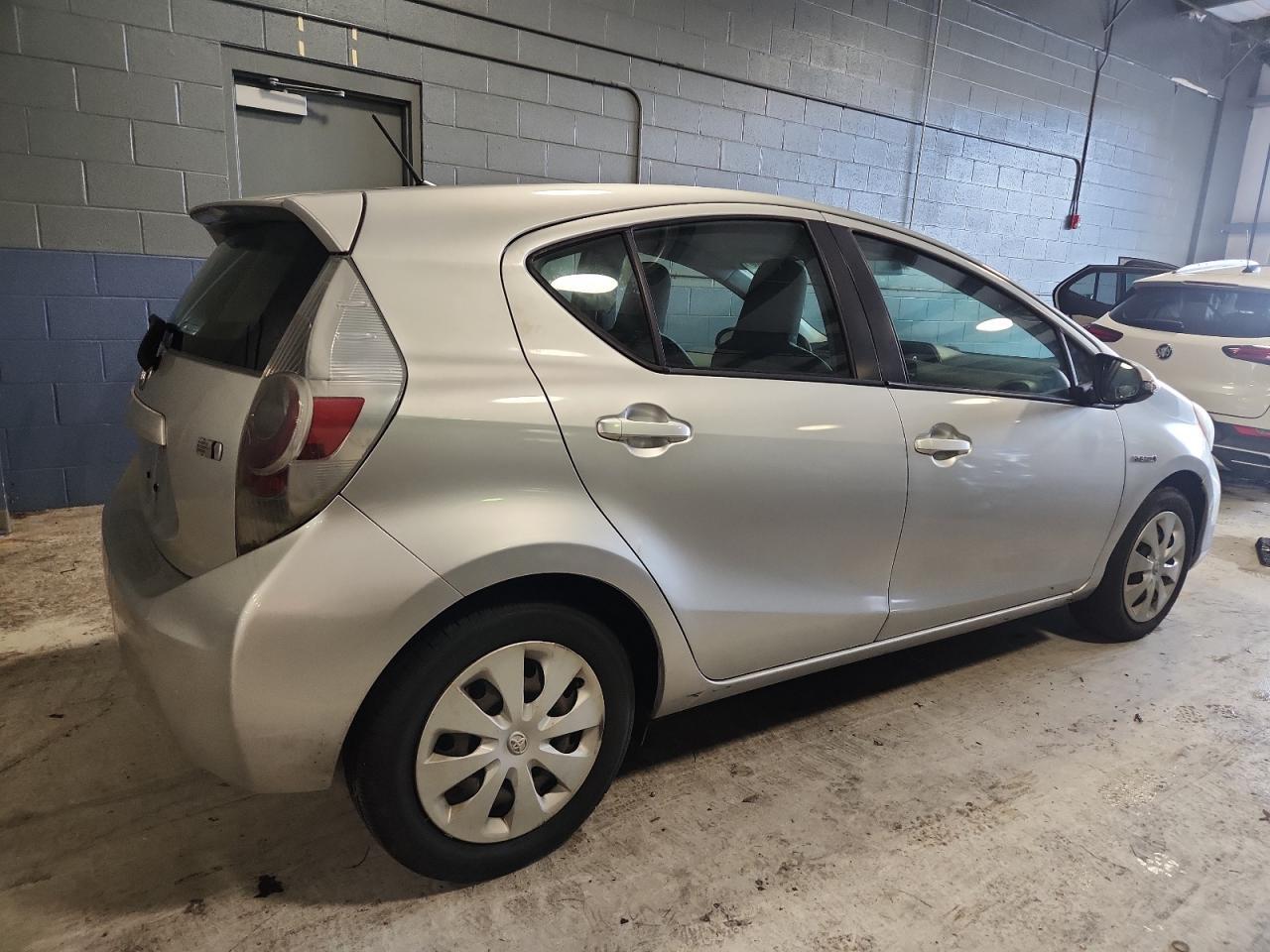 2013 TOYOTA Prius c