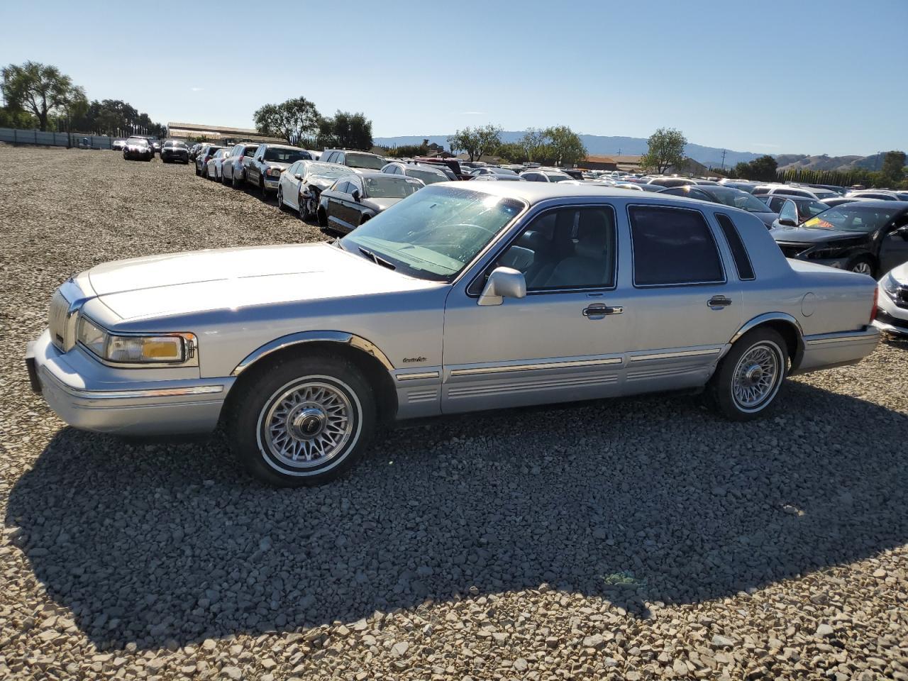 1997 LINCOLN Town Car