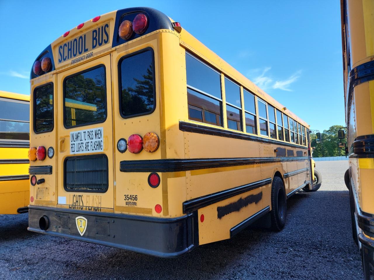 2013 IC CORPORATION 3000 Ce