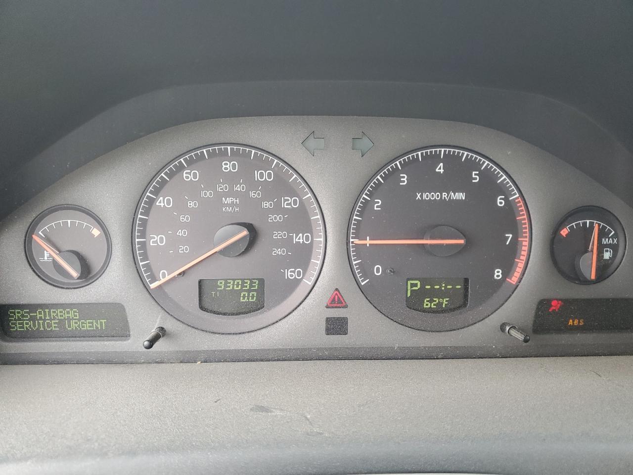 2002 VOLVO V70