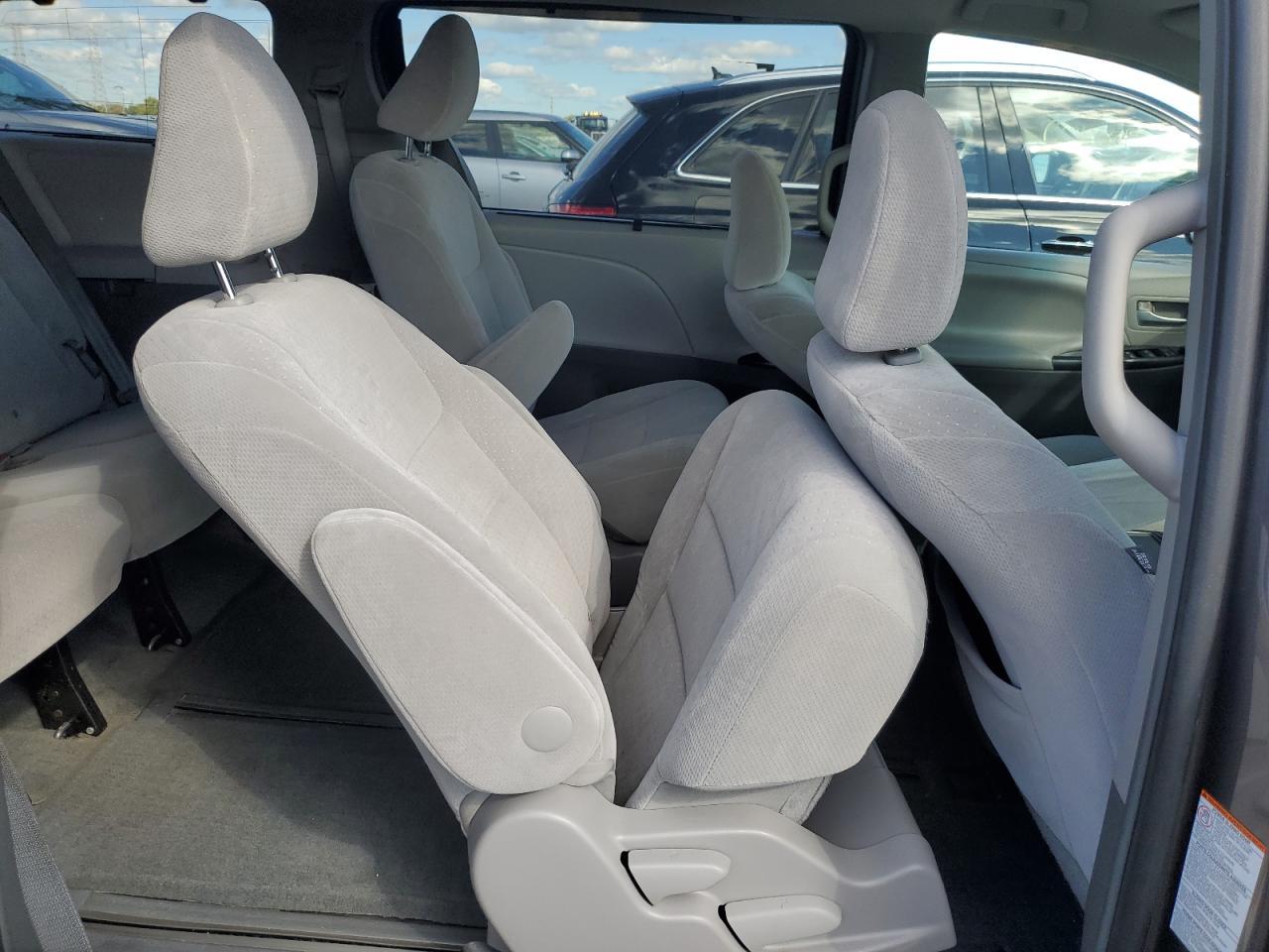 2015 TOYOTA SIENNA