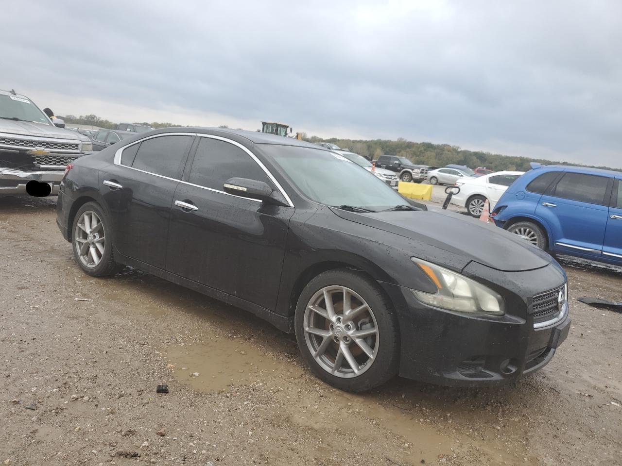 2011 NISSAN Maxima