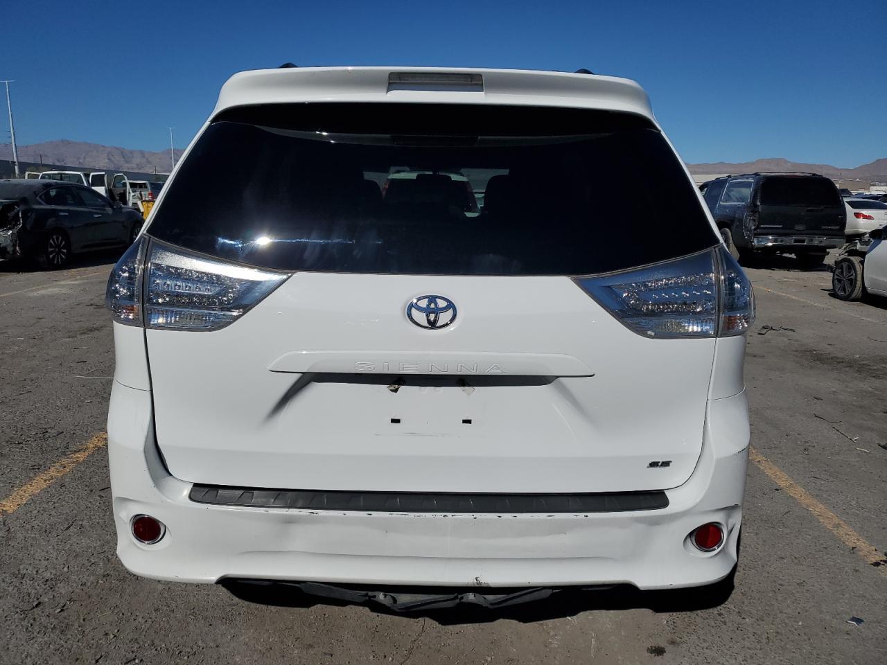 2016 TOYOTA SIENNA