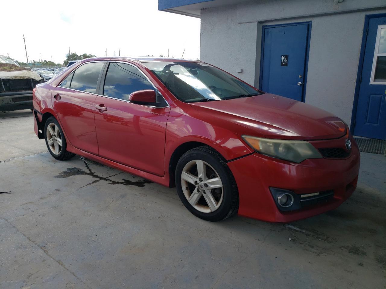 2014 TOYOTA CAMRY
