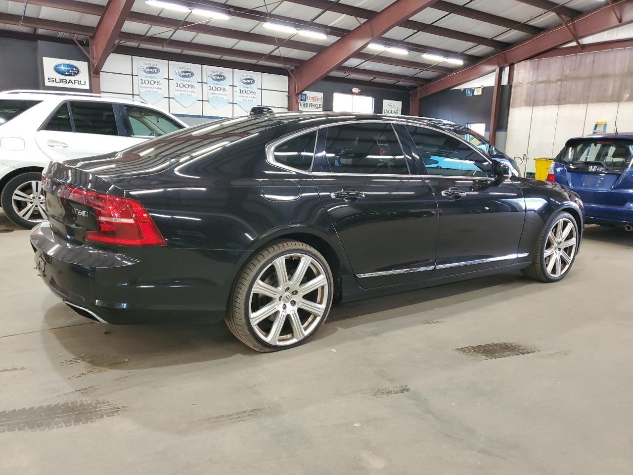 2017 VOLVO S90