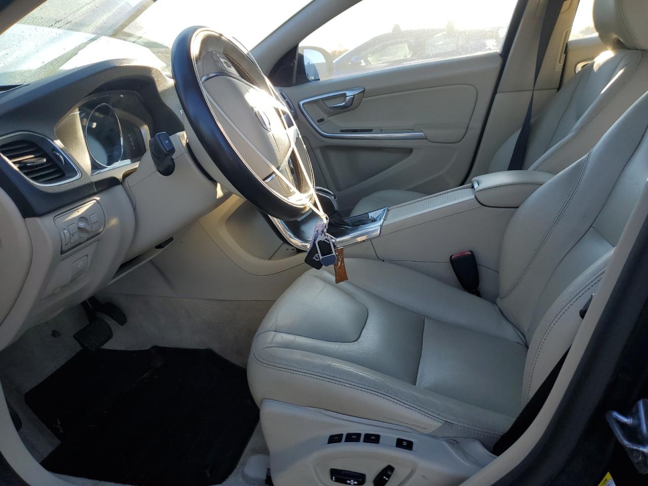 2015 VOLVO S60