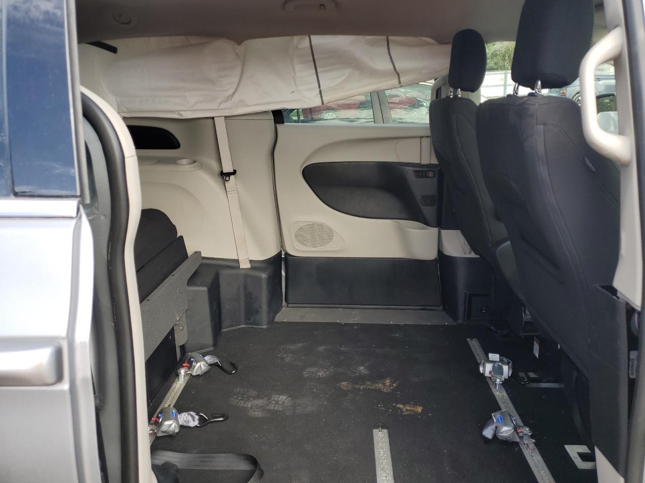 2021 CHRYSLER Voyager