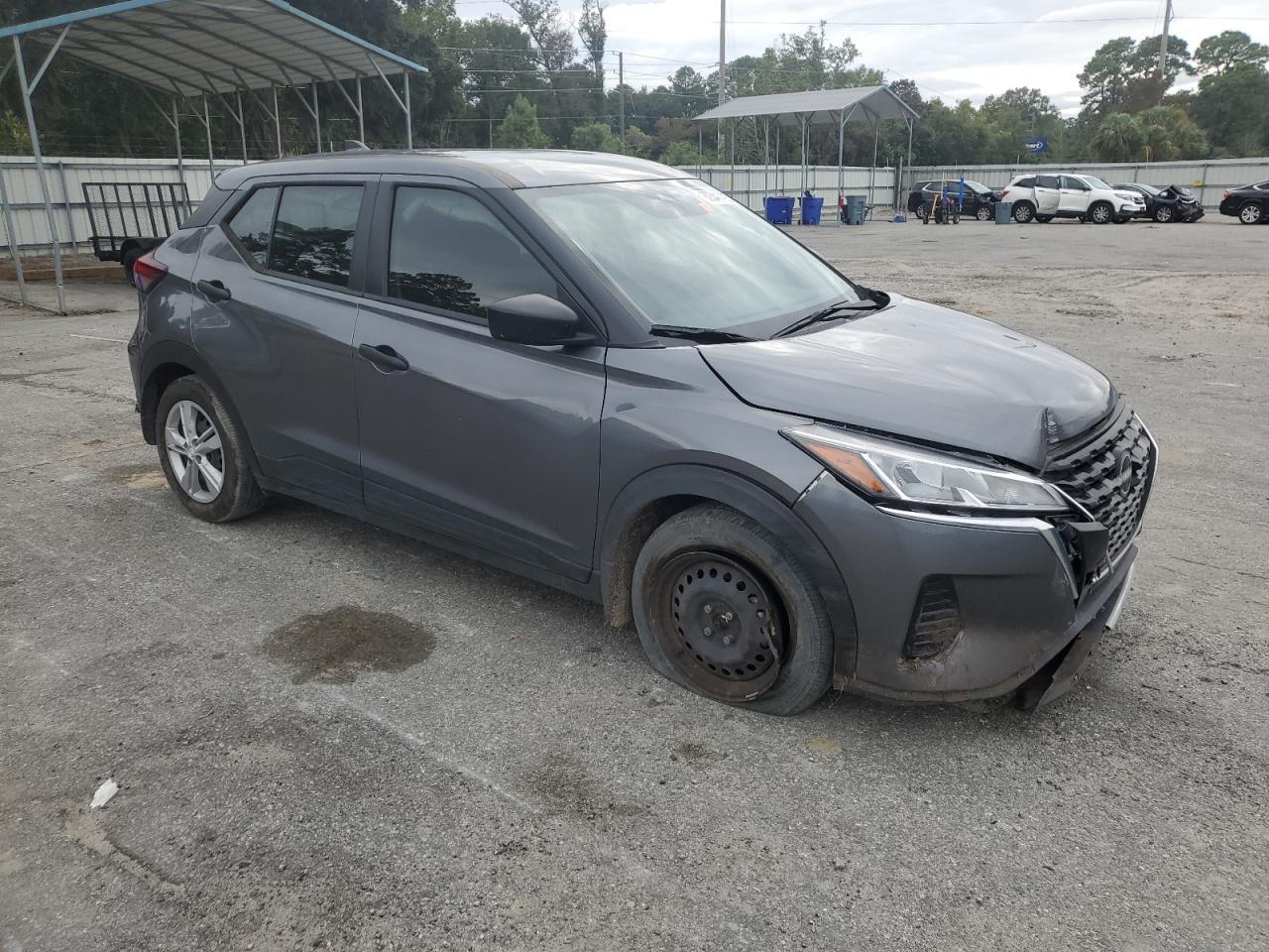 2024 NISSAN KICKS