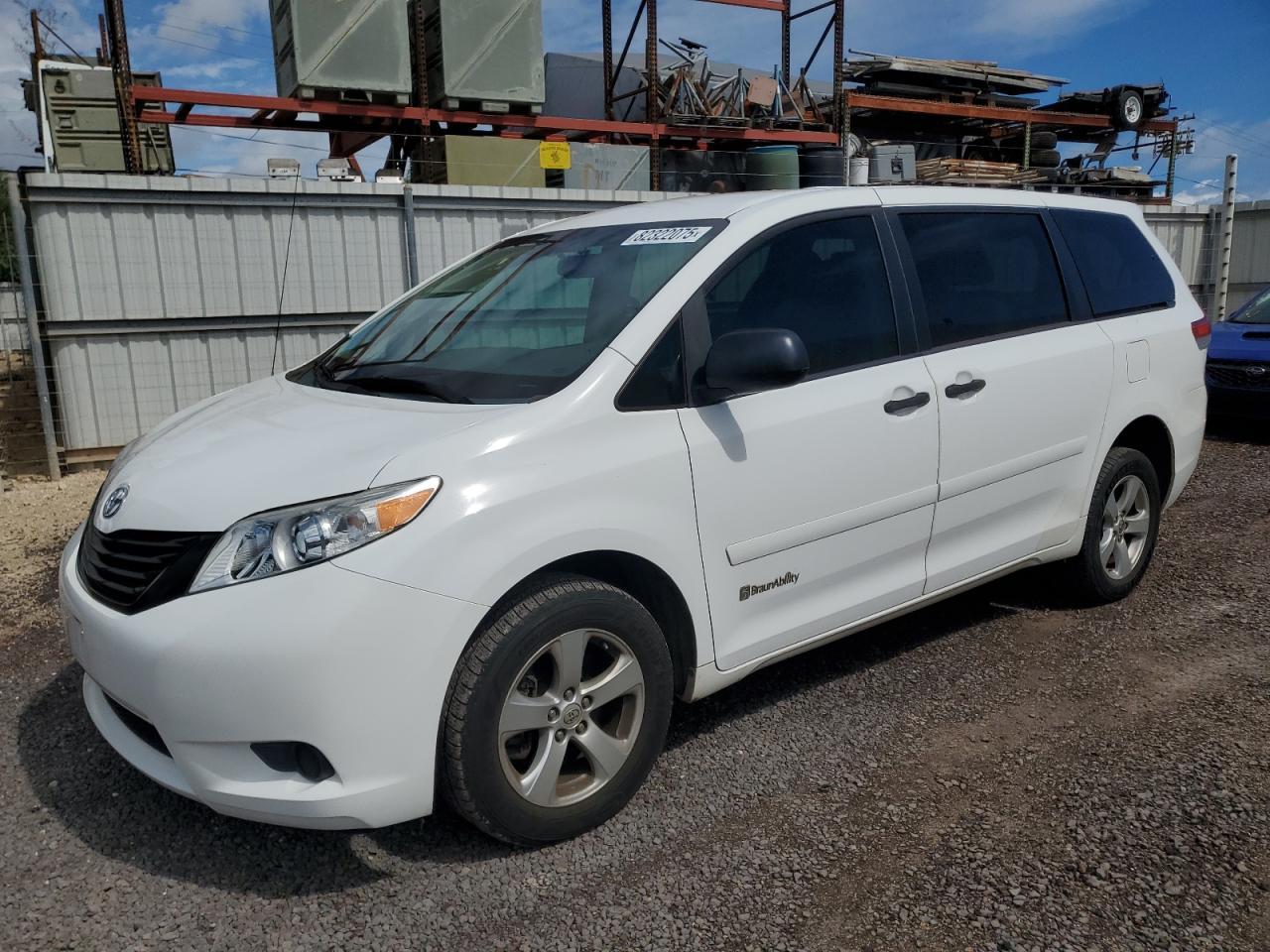 2014 TOYOTA SIENNA