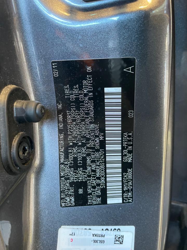 2011 TOYOTA SIENNA