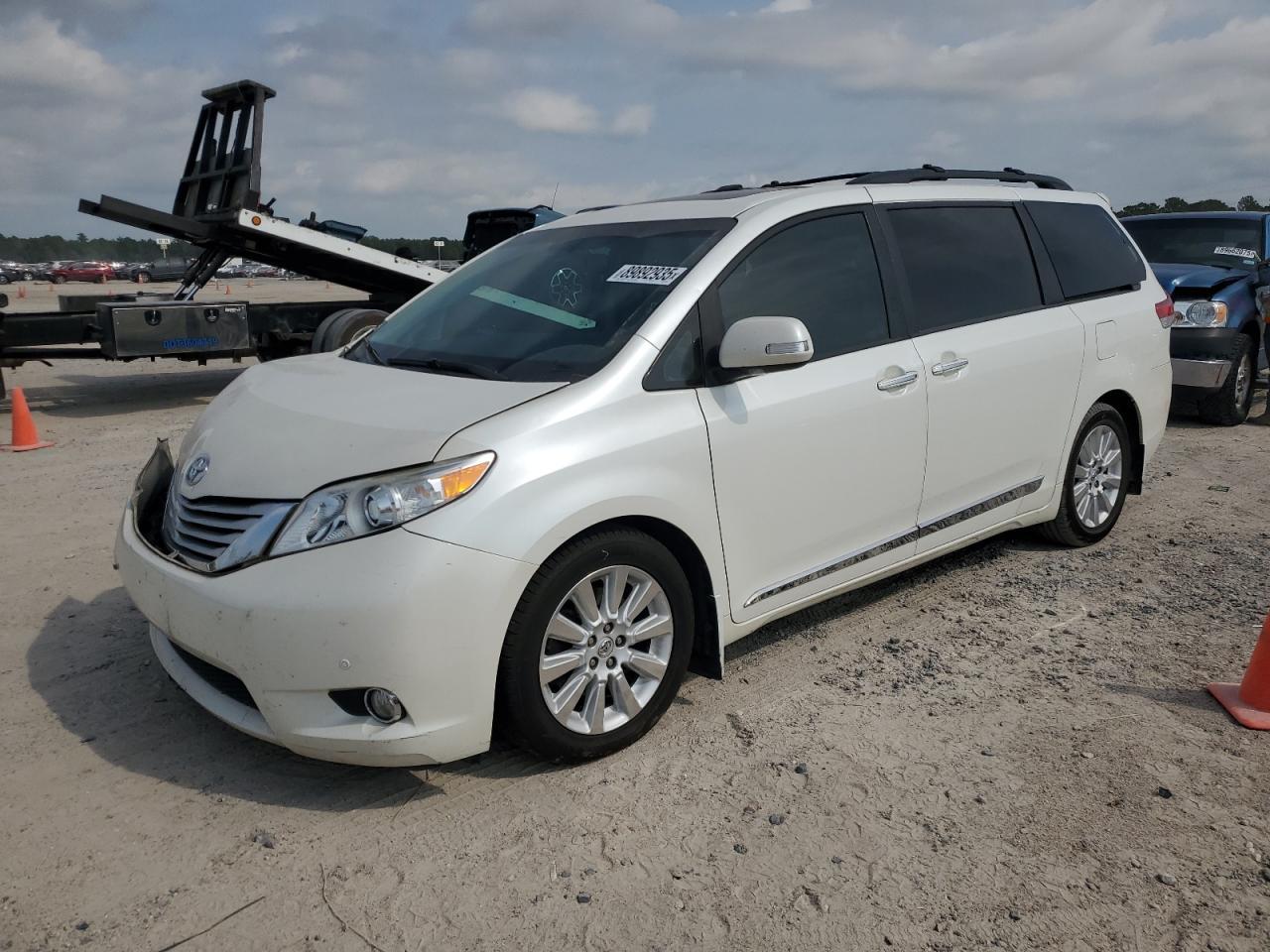 2013 TOYOTA SIENNA