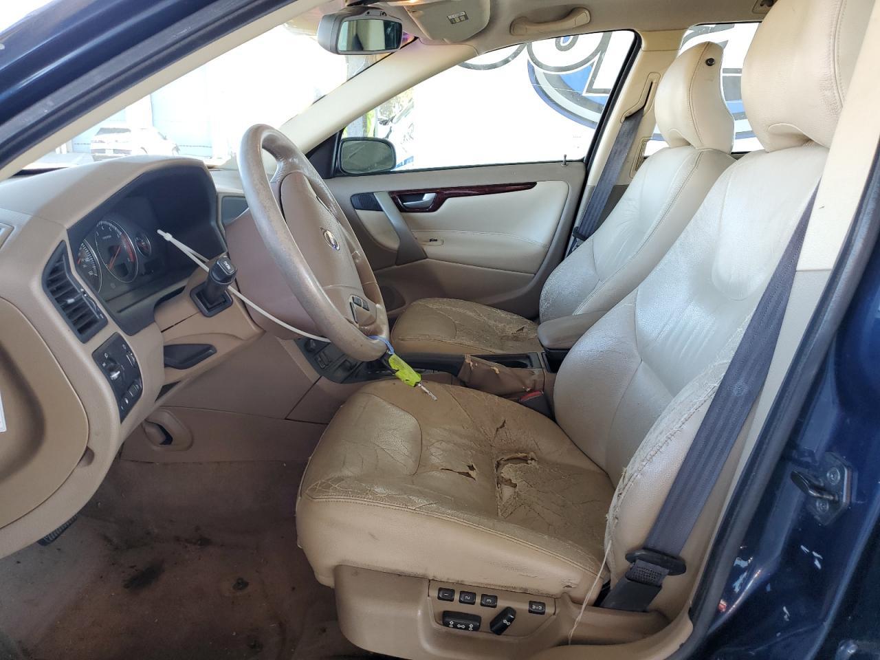 2004 VOLVO V70