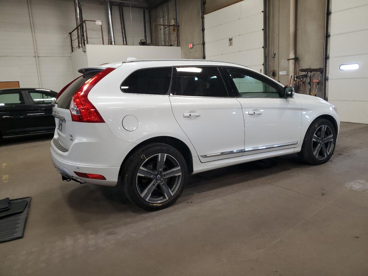 2017 VOLVO XC60