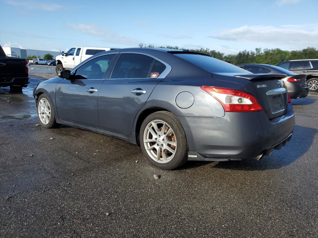 2010 NISSAN Maxima