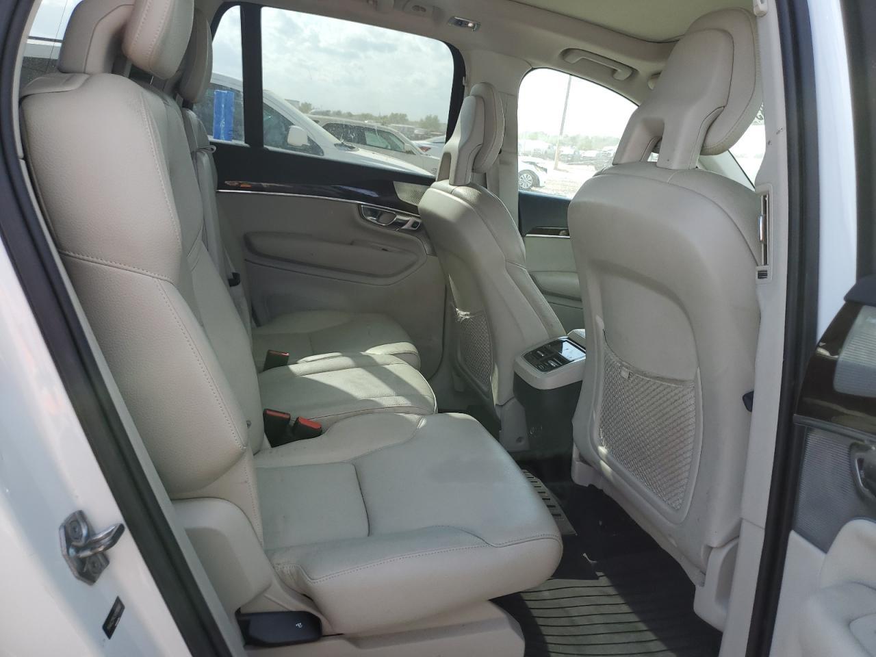 2017 VOLVO XC90