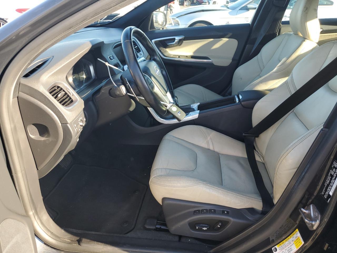 2015 VOLVO S60
