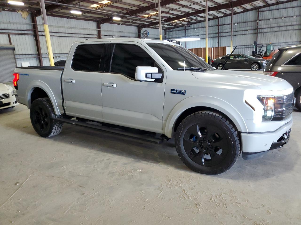 2024 FORD F-150 Lightning