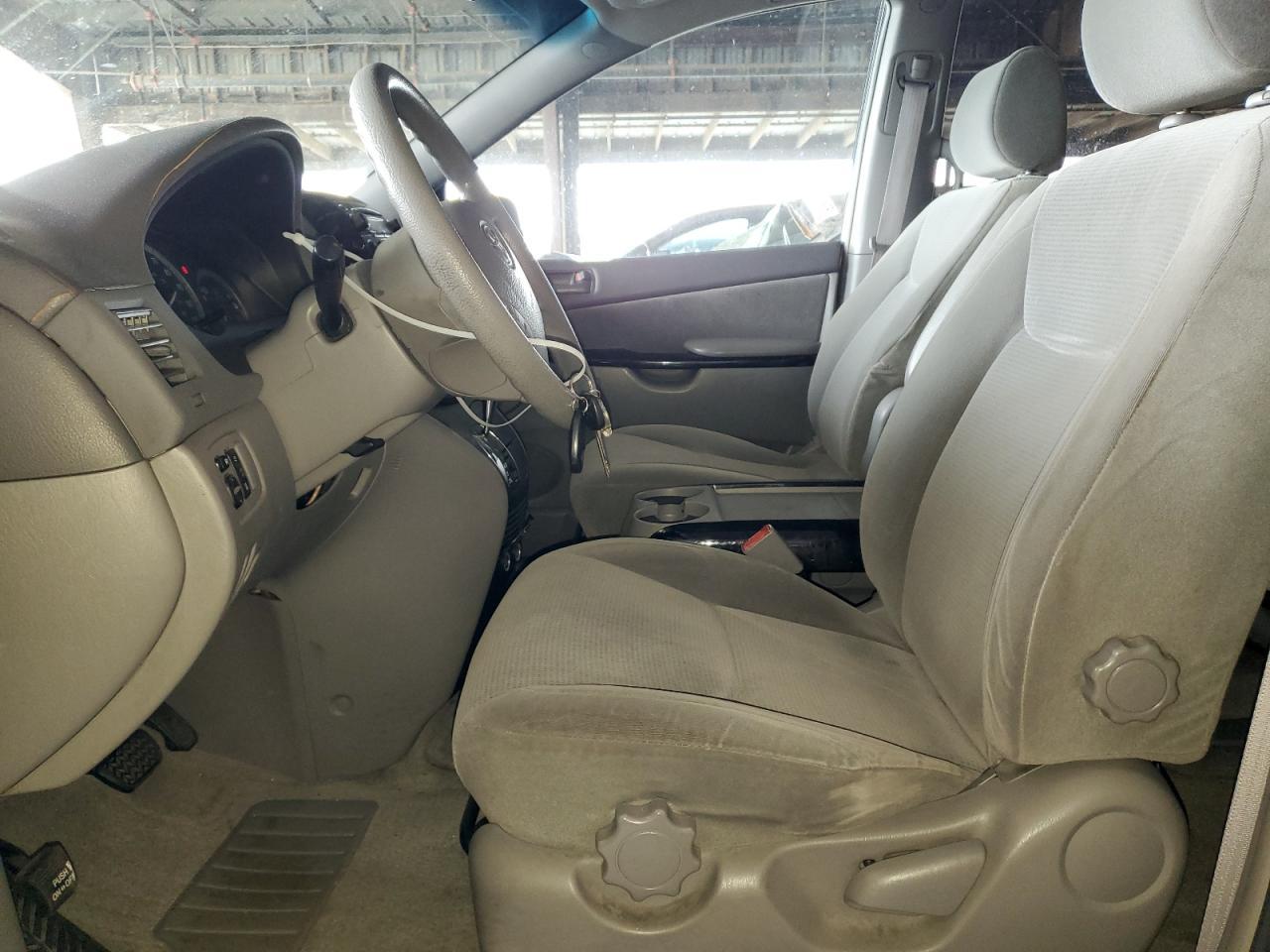 2004 TOYOTA SIENNA