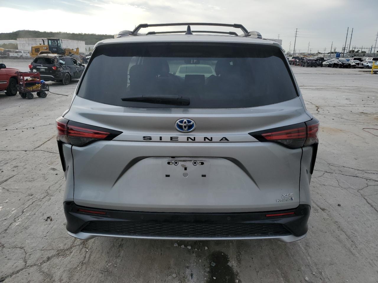2024 TOYOTA SIENNA