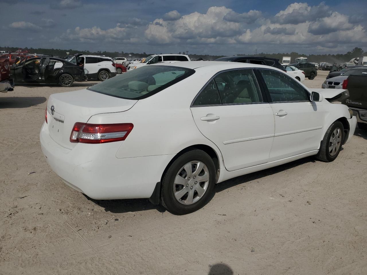 2011 TOYOTA CAMRY
