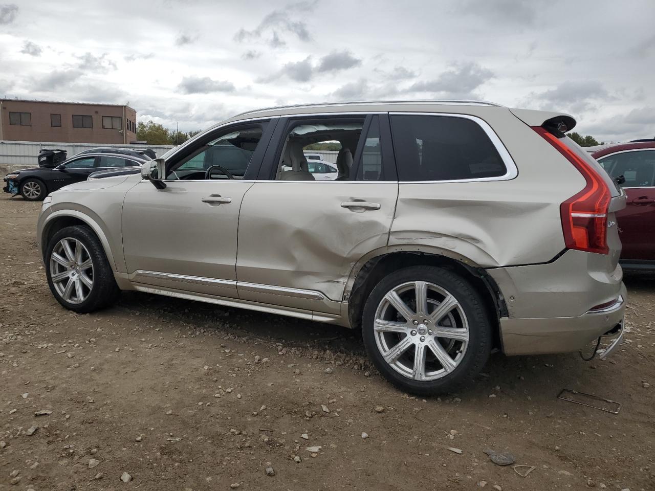 2018 VOLVO XC90