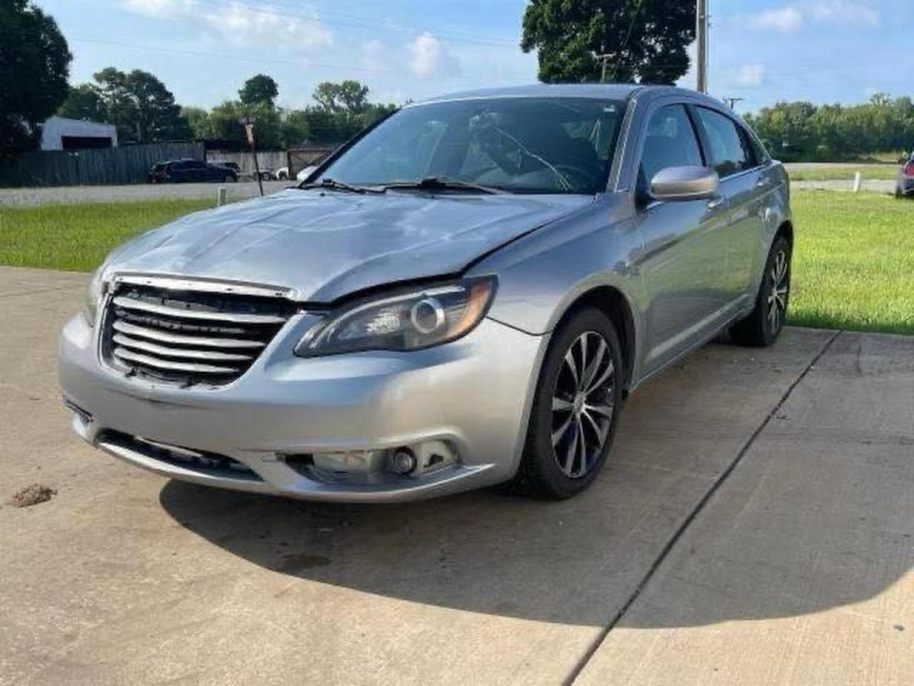 2013 CHRYSLER 200