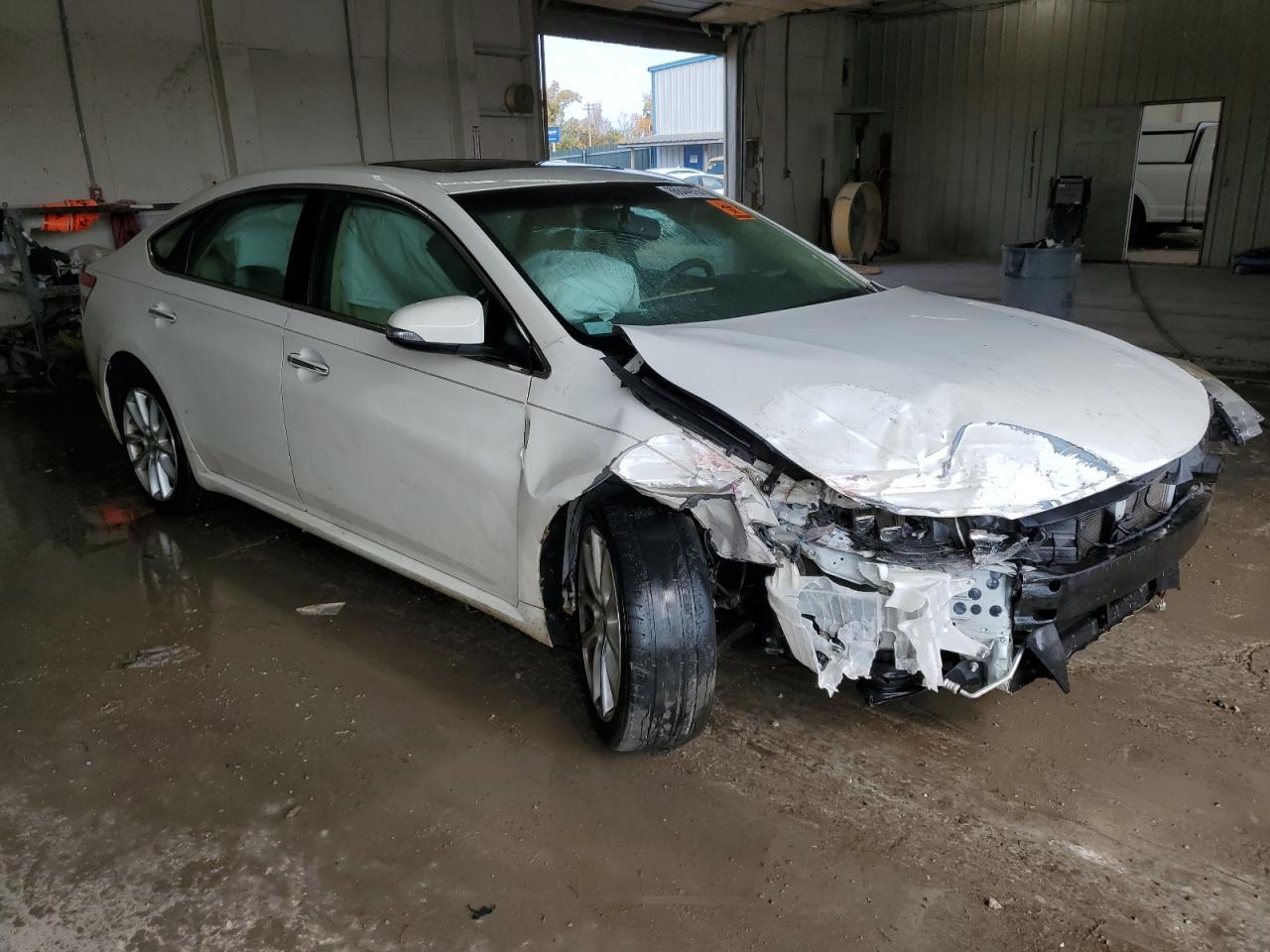 2013 TOYOTA Avalon