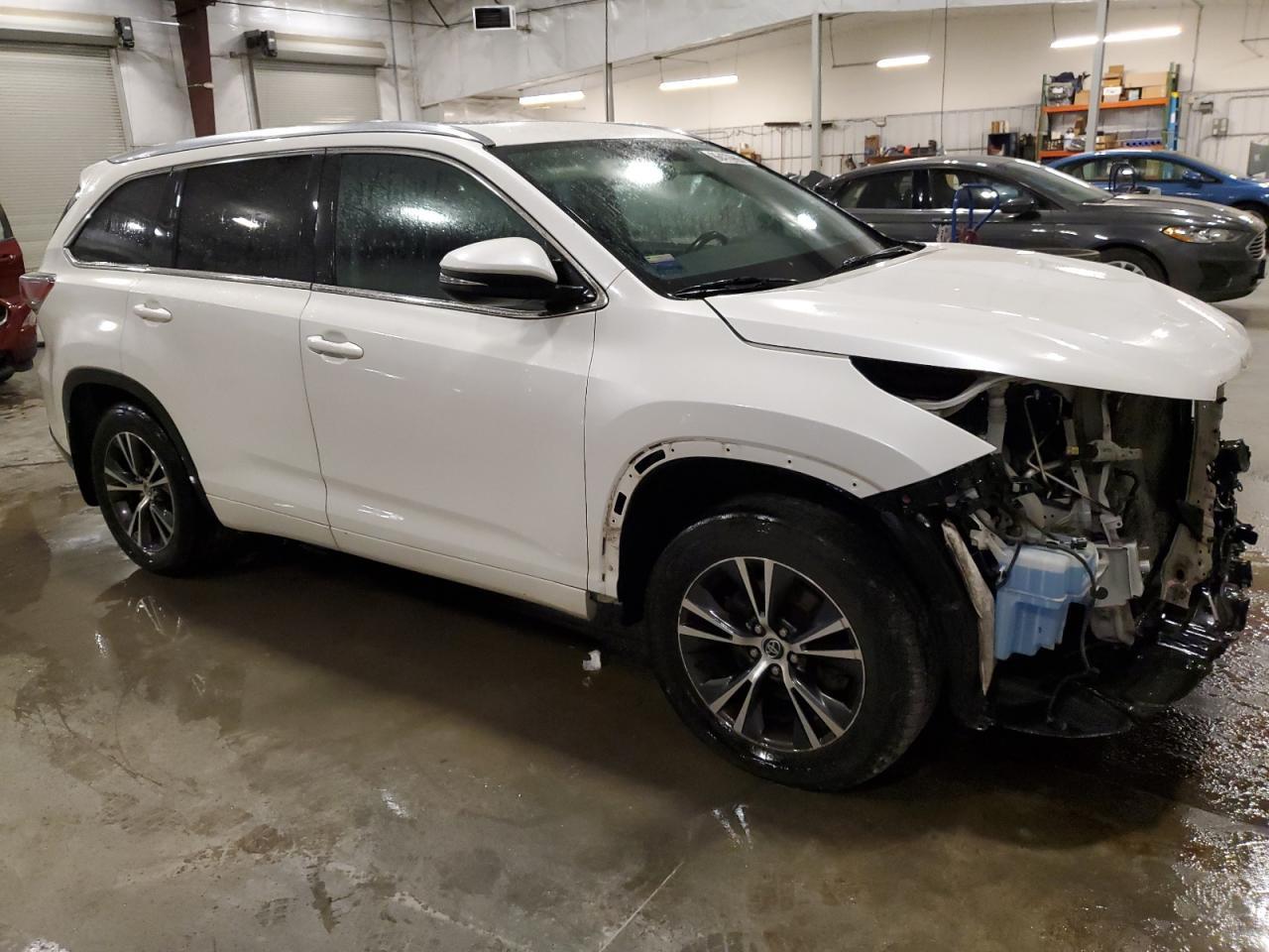 2016 TOYOTA HIGHLANDER