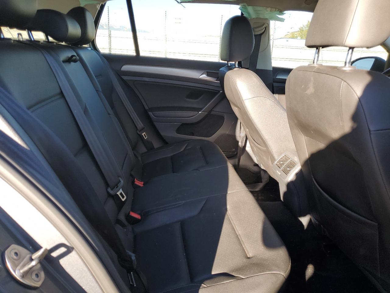 2017 VOLKSWAGEN GOLF