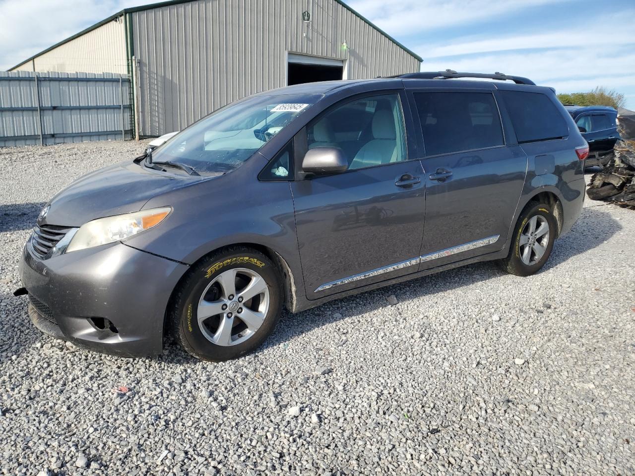 2016 TOYOTA SIENNA