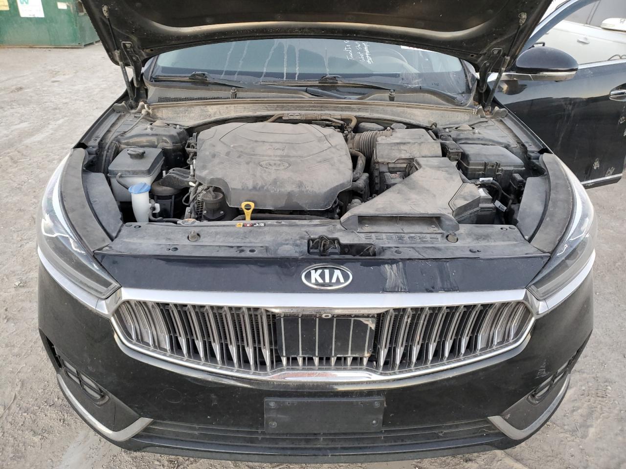2017 KIA Cadenza