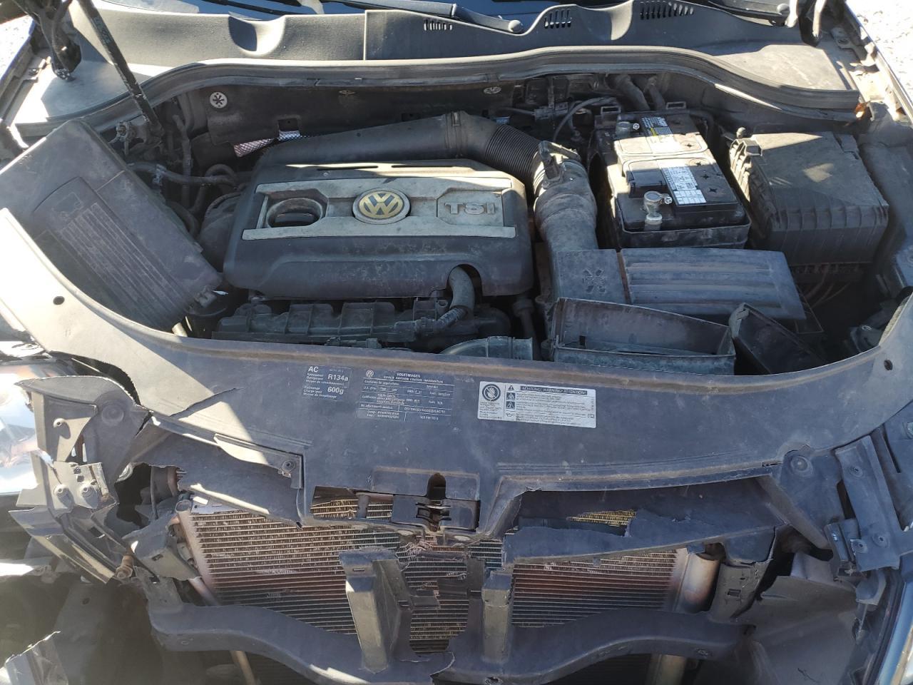 2010 VOLKSWAGEN Passat