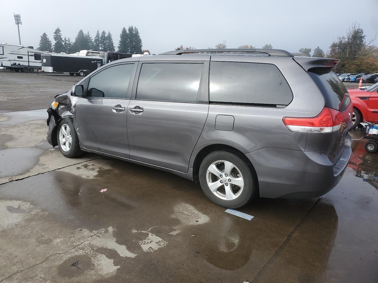 2013 TOYOTA SIENNA