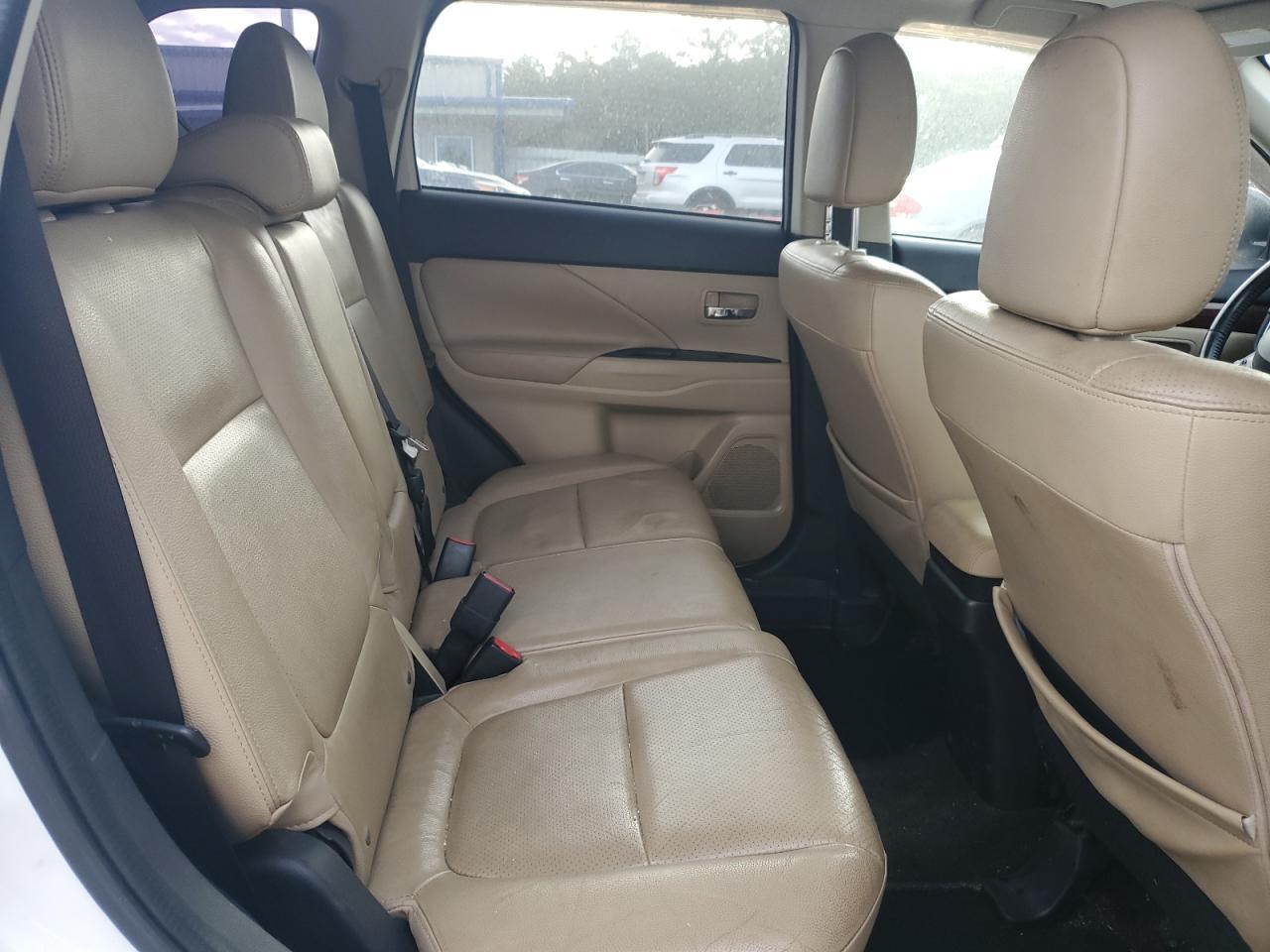 2014 MITSUBISHI outlander